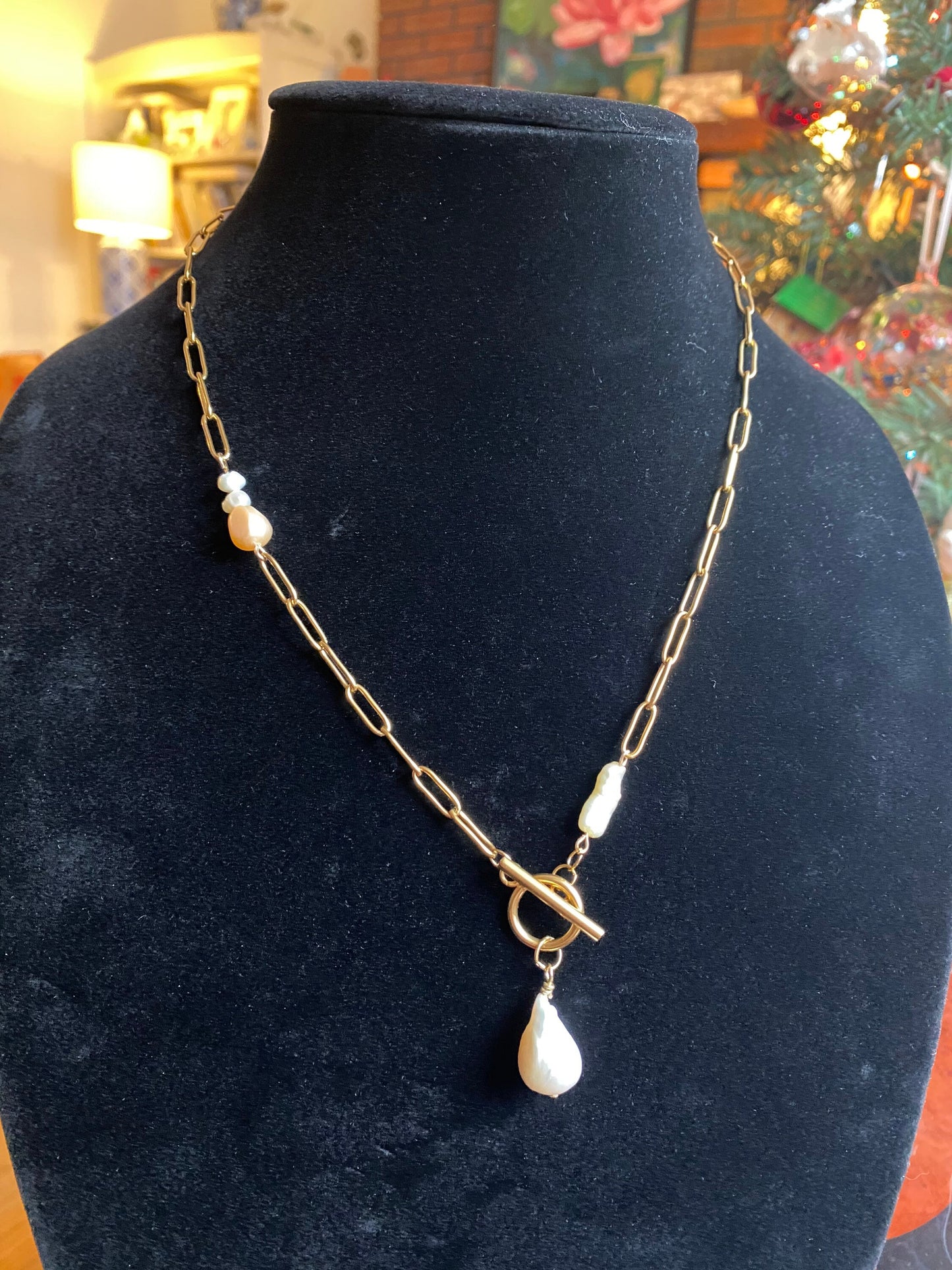 Baroque pearl necklace