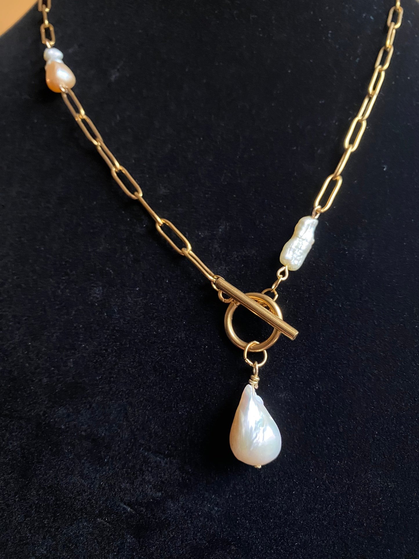 Baroque pearl necklace