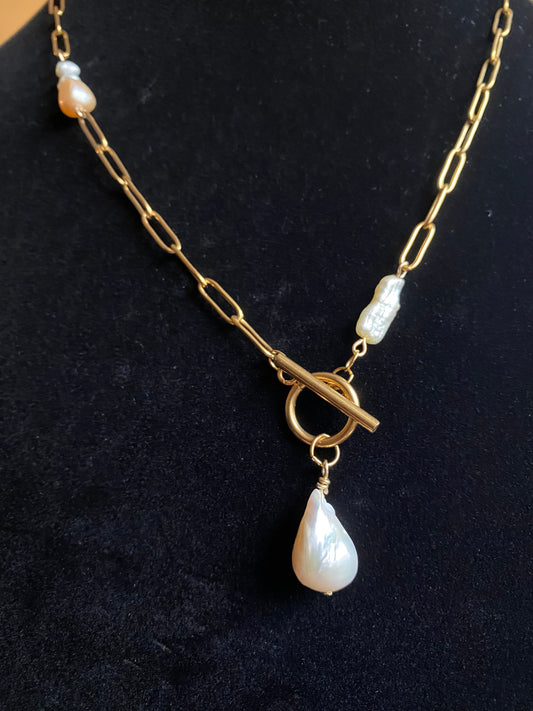 Baroque pearl necklace